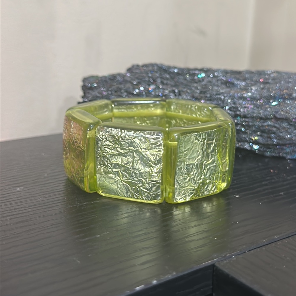 5/25.  Green Chunky Stretchy Bracelet - Picture 5 of 5